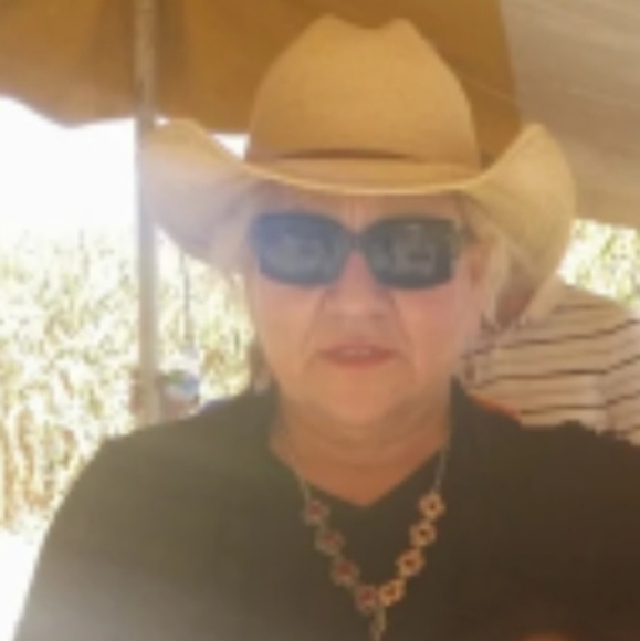 Meet your Posher, Elena - Picture 3 of 11